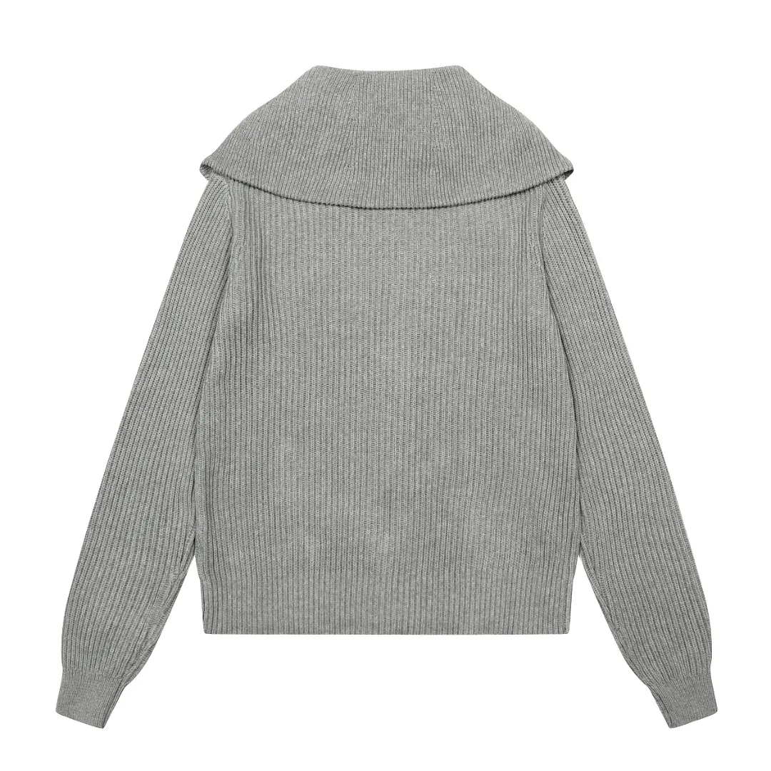 P300 top quality" Style number: DS051# (not off the shelves all year round) [Ralph Lauren large lapel solid color basic full zipper goddess style knitted cardigan] ✅Ralph Lauren Lazy large lapel double zipper classic goddess style knitted new coat ✅Main supplier platform live broadcast Wholesale entity Wholesale entity Replenish when out of stock Not off the shelf ✅ZP quality 1:1 version Scan the code to enter the GF website Counter quality ✅Details and quality are the only one in Guangzhou. Imported quality cotton yarn, focusing on high-end, cost-effective, good quality needless to say. ✅Restore the original version. The maximum size can be worn up to 160 pounds. Loose, comfortable and stress-free. ✅The upper body is simple and easy to put on. A must-have for goddess ootd. Good-looking clothes are never picky. A must-have for goddesses. Recommended for wardrobe. Size: S-XL. Color: black, white, gray, navy.